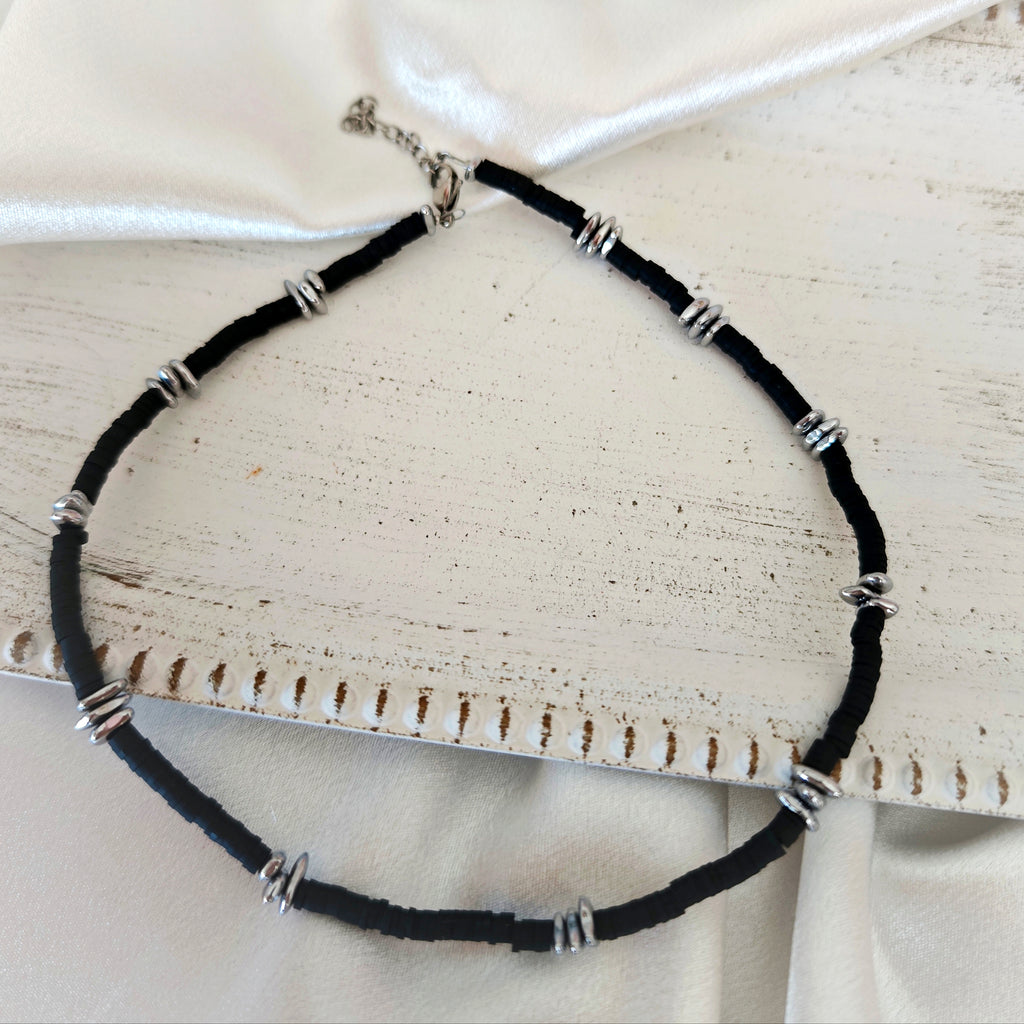 Unisex necklace with silver-tone hematite pebble beads and black disc beads, 45 cm with 5 cm extension
