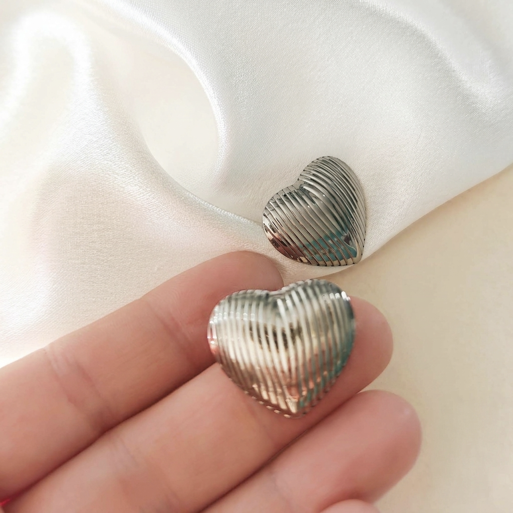 Ribbed Heart Earrings
