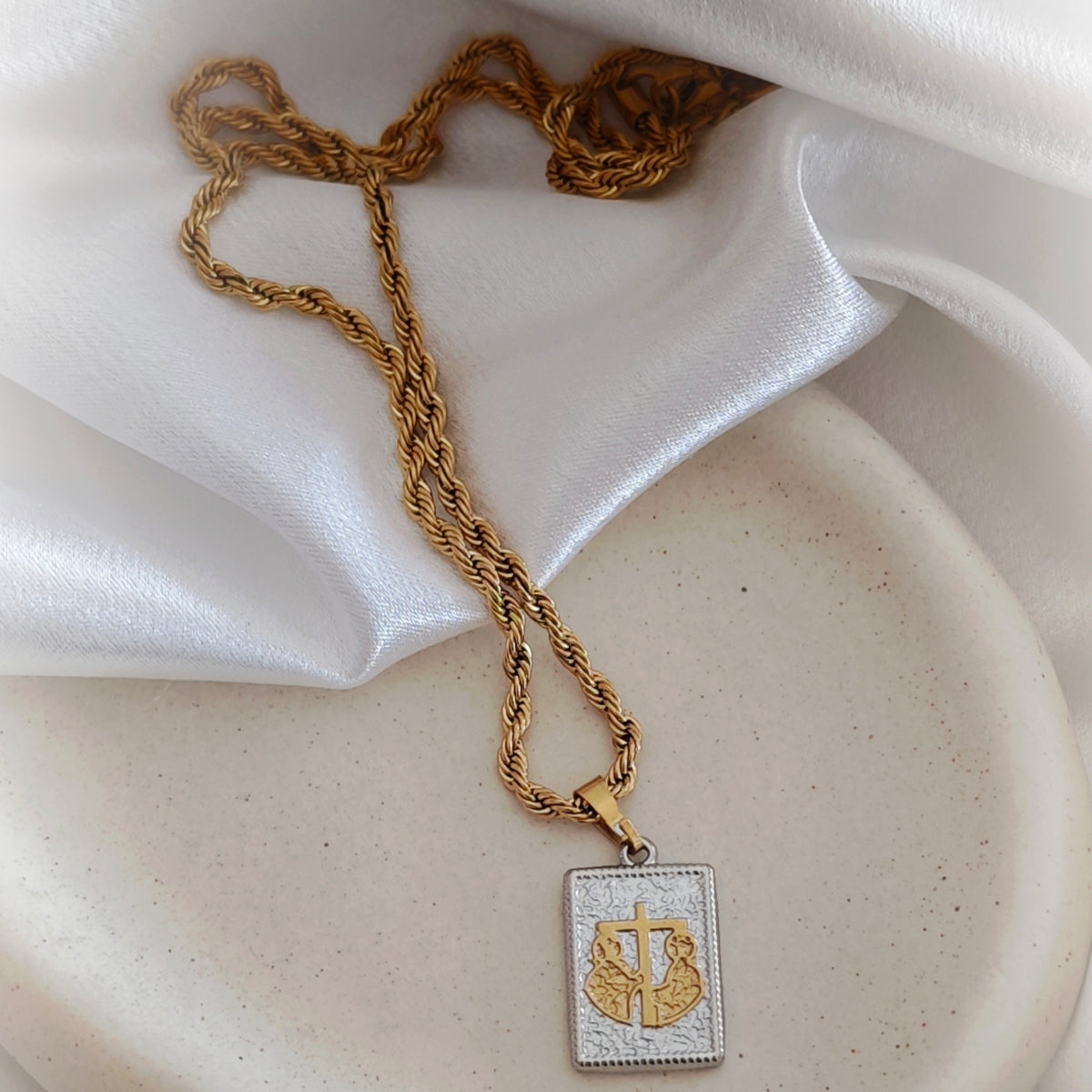 Fylachto Necklace