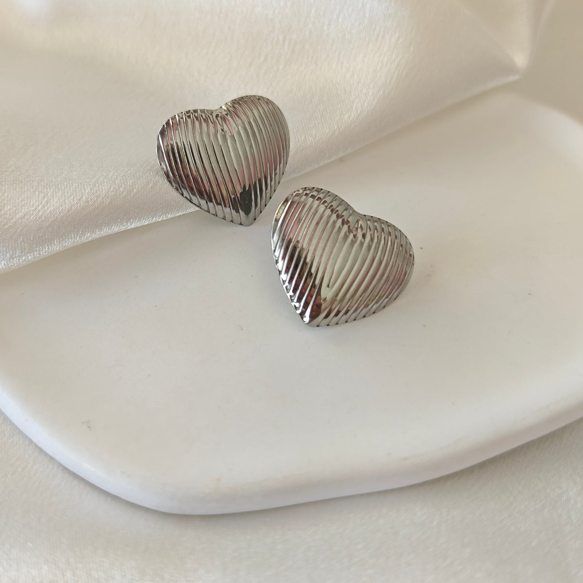 Ribbed Heart Earrings