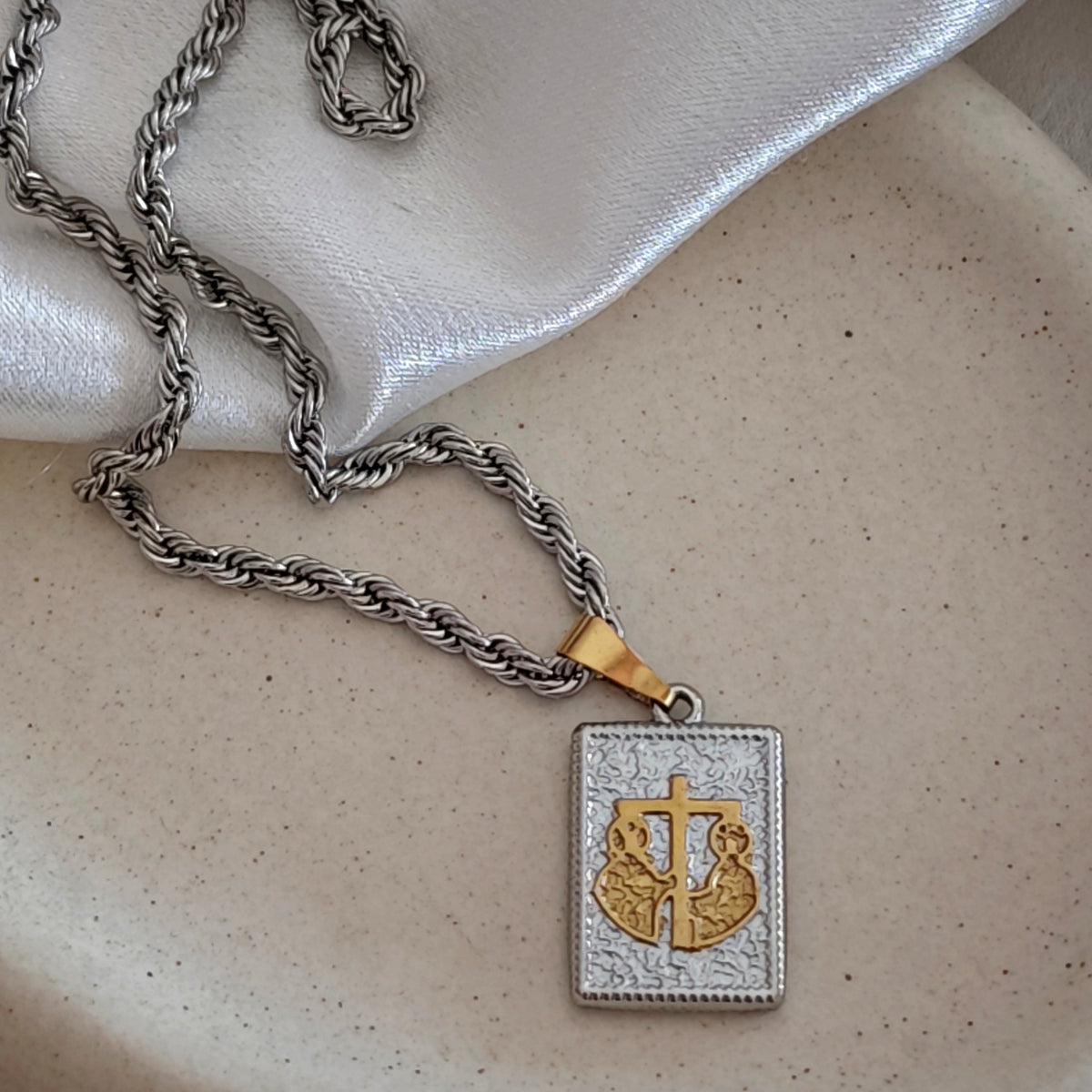 Fylachto Necklace
