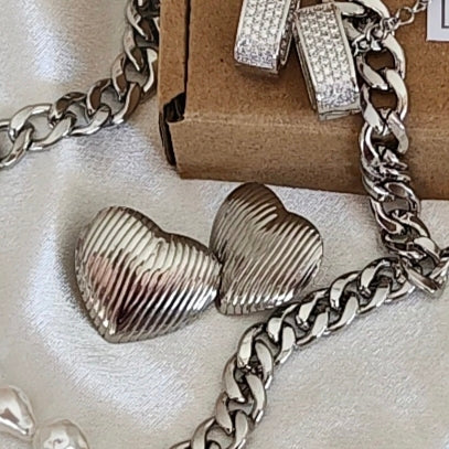 Ribbed Heart Earrings