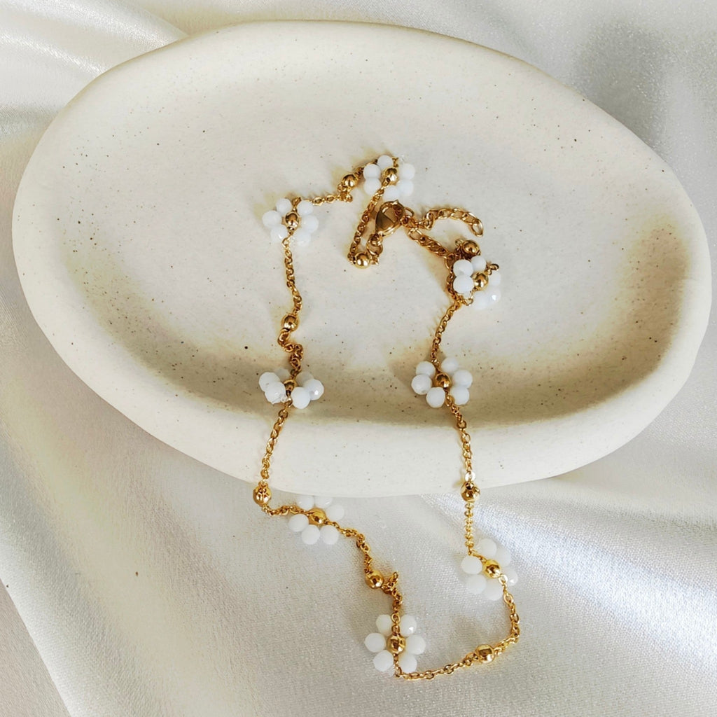 White Daisy Flower Necklace