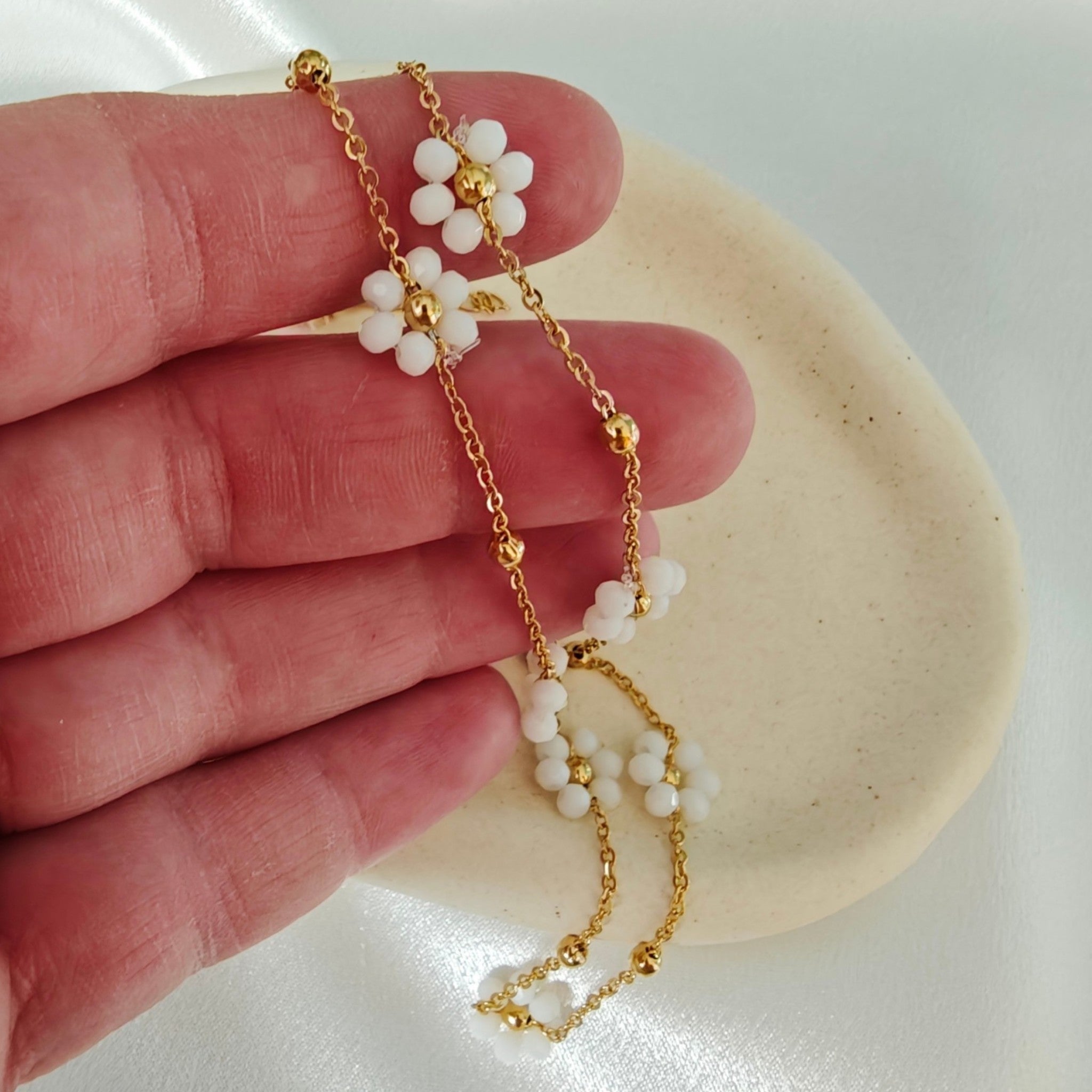 White Daisy Flower Necklace