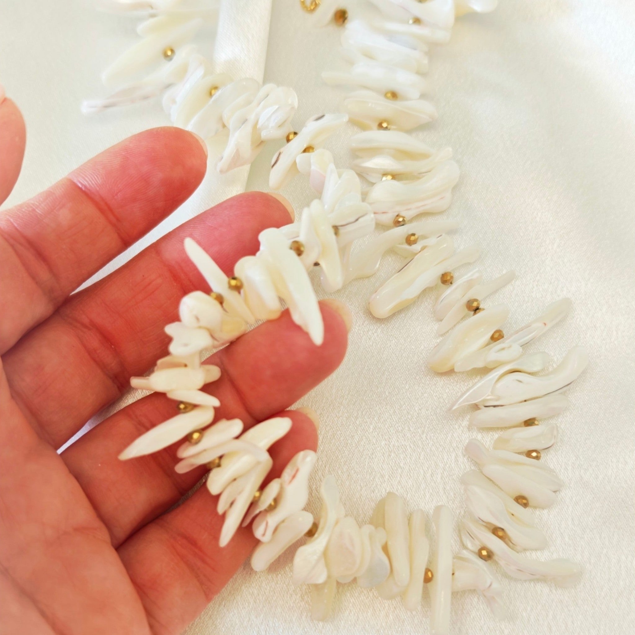 Shell Chips Necklace